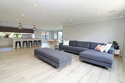 Serenity On Currawong - Billiards, Home Theatre, WiFi, Linen, 4 Bdrms - Accommodation VIC 0