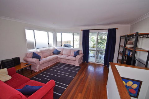 Shiloh Holiday House, 14 East Street - Accommodation VIC 2
