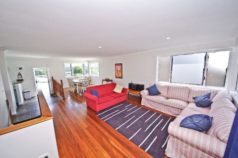 Shiloh Holiday House, 14 East Street - Accommodation VIC 3
