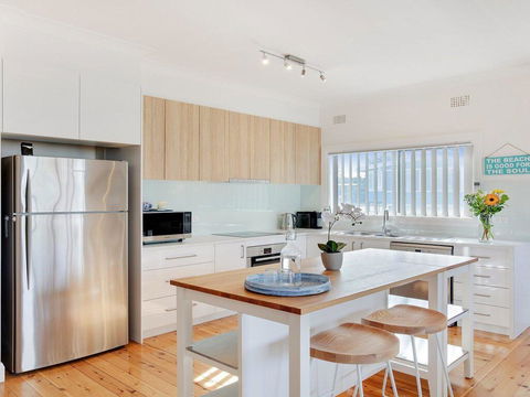 Sienna By The Sea - Spacious Coastal Getaway - Accommodation VIC 2