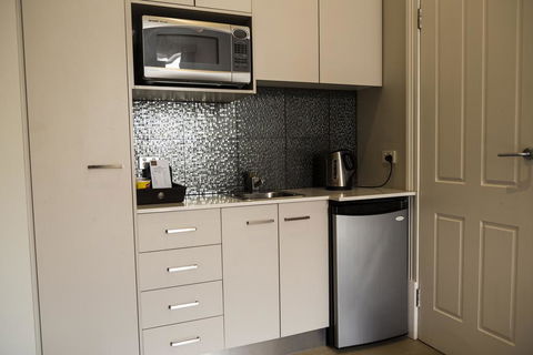 Simmers Serviced Apartments - Accommodation VIC 2