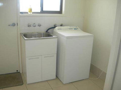 Sinclair - Rainbow Beach, Modern Beach House Close To Everything, Free Wi-Fi - Accommodation VIC 1