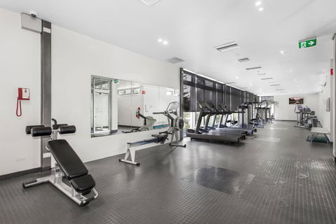 Sleek Q1 Suite In The Heart Of Surfers Paradise - Accommodation VIC 1