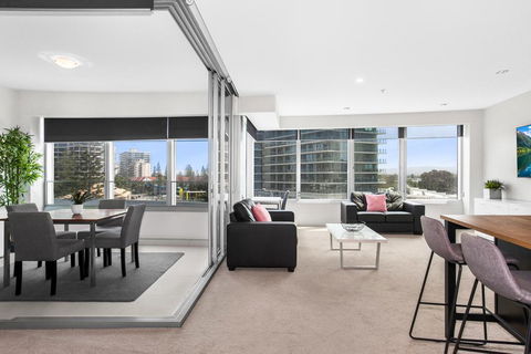 Sleek Q1 Suite In The Heart Of Surfers Paradise - Accommodation VIC 0