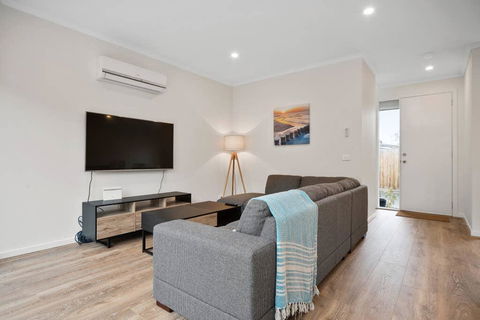 Sleek, Modern Capel Sound! - Accommodation VIC 3