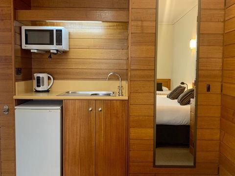 Sovereign Park Motor Inn - Accommodation VIC 2