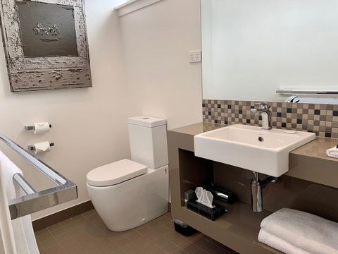 Sovereign Park Motor Inn - Accommodation VIC 3