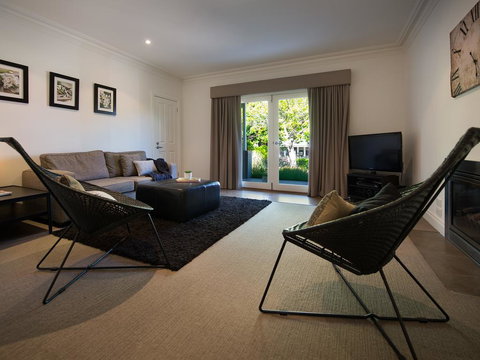 Spa Villas On Main - Accommodation VIC 3