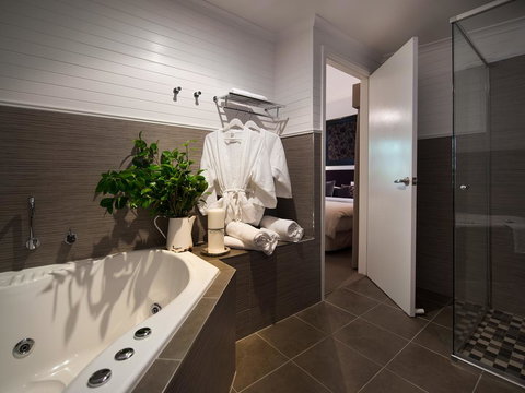 Spa Villas On Main - Accommodation VIC 2