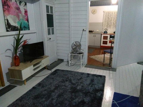 Spacious Apartment - Accommodation VIC 2