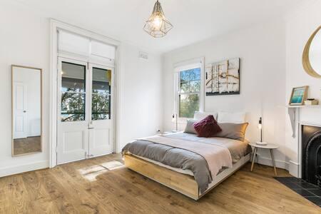 Spacious Harbour View 4bd Home In Sydney CBD - Accommodation VIC 3