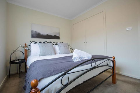 Spacious Lovely 5Beds Home@Point Cook - Accommodation VIC 2