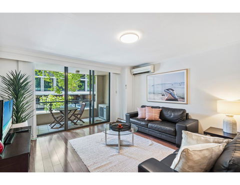 Spacious Retreat Walking Distance From City Centre - Accommodation VIC 0