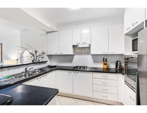 Spacious Retreat Walking Distance From City Centre - Accommodation VIC 2