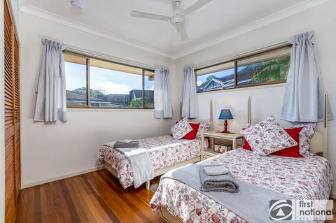 Spoil Yourself With The Perfect Position Of This First Floor Unit - Accommodation VIC 2