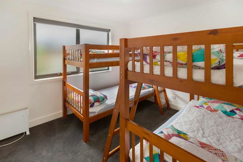 Stillwaters - Panoramic View Of Lakes Entrance - Accommodation VIC 3