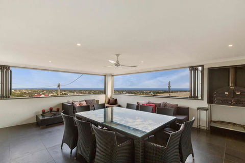 Stillwaters - Panoramic View Of Lakes Entrance - Accommodation VIC 2