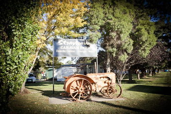 Strayleaves Caravan Park with Accommodation VIC