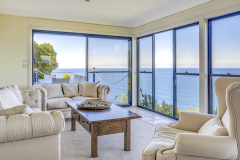 STUNNING CLIFF TOP HOME // POOL & GAMES - Accommodation VIC 2