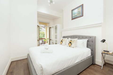 STUNNING SYDNEY HOME 4 - Accommodation VIC 1
