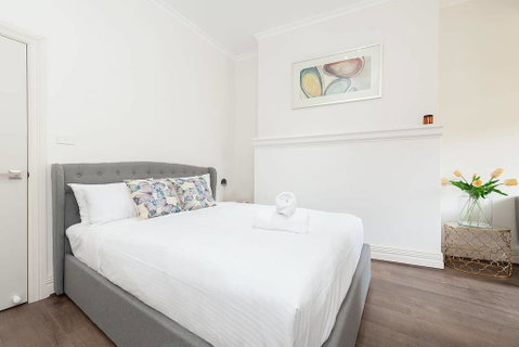 STUNNING SYDNEY HOME 8 - Accommodation VIC 1
