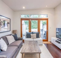 Stunning Townhouse- Quiet Street Close to CBD - Accommodation VIC