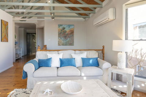 STUNNING WATERFRONT ESCAPE AT DALEYS POINT - Accommodation VIC 3