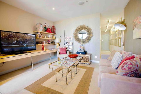 Stylish 1 Bedroom Apartment Amazing City Views - Accommodation VIC 2