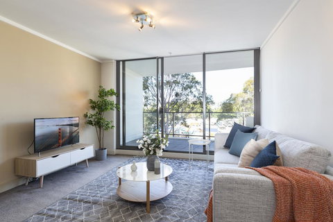 Stylish Apartment Minutes From City And Airport - Accommodation VIC 0