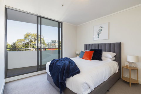 Stylish Apartment Minutes From City And Airport - Accommodation VIC 1