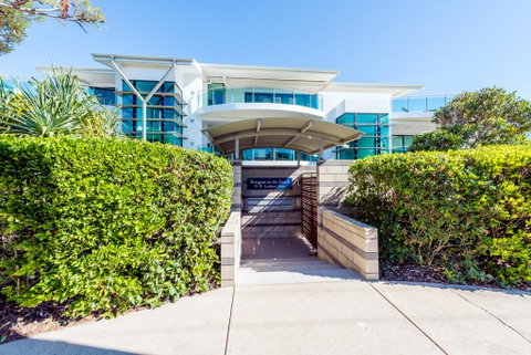 Stylish Beach Side Apartment - Unit 5 - 33 Lorikeet Drive - Accommodation VIC 2