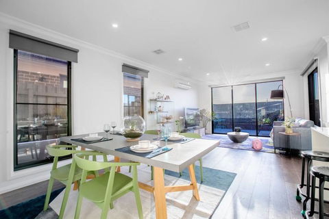 StylishTownhouse@Narre Warren/TrainStation/SC - Accommodation VIC 3