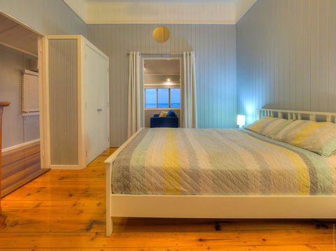 Sublime Beachfront Queenslander On The Esplanade - Accommodation VIC 3