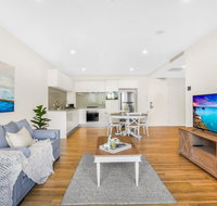 Sun Drenched Apartment in the Heart of Surfers - Accommodation VIC