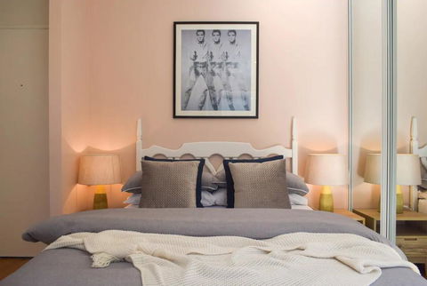 Sun-Drenched 1 Bed Studio Apt Newtown Parking - Accommodation VIC 2