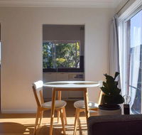 Sun-Drenched 1 Bed Studio Apt Newtown Parking - Accommodation VIC