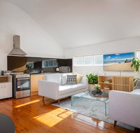 Sunlit Two-Bedroom Unit With Sprawling BBQ Deck - Accommodation VIC