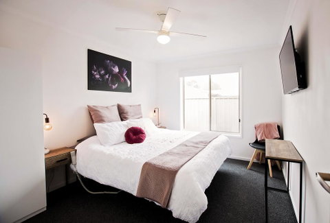 Sunny Shackell - Echuca Moama Holiday Accommodation - Accommodation VIC 0