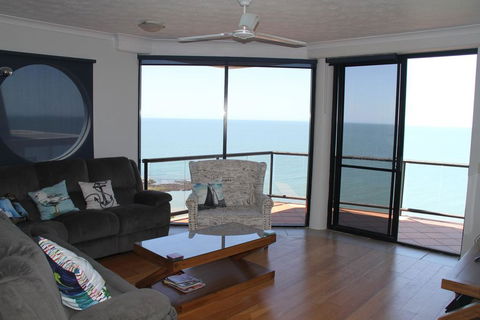Sunset Sails Redcliffe - Accommodation VIC 3