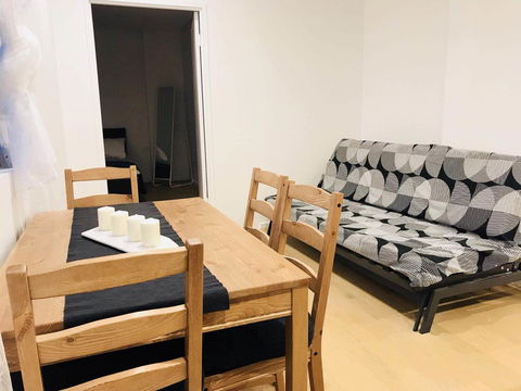 Sunset View 2 Bedroom Apt Next To Station - Accommodation VIC 1