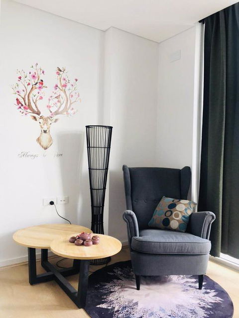 Sunset View 2 Bedroom Apt Next To Station - Accommodation VIC 3