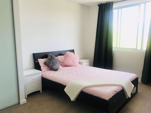 Sunset View 2 Bedroom Apt Next To Station - Accommodation VIC 2