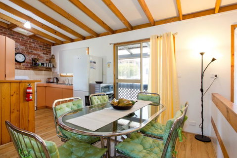 Surf And Sunsets, Beach Holiday Home Mandurah - Accommodation VIC 2