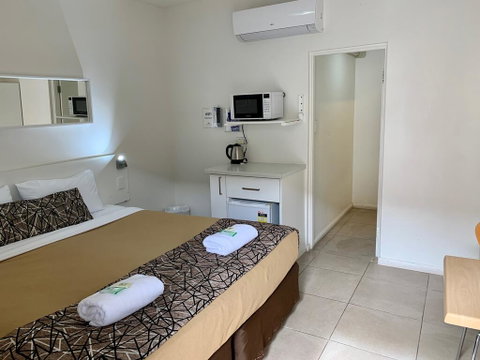 Surf Beach Motel Coffs - Accommodation VIC 1