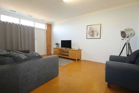 Surf Break & Ocean Break - Accommodation VIC 3