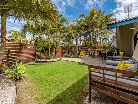 Surf Club House, Pet Friendly, Sunshine Coast, Holiday House, Marcoola - Accommodation VIC 3