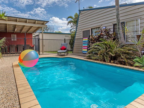 Surf Club House, Pet Friendly, Sunshine Coast, Holiday House, Marcoola - Accommodation VIC 0