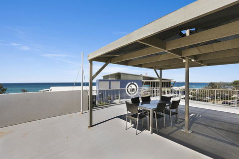 Surfcomber On The Beach - Accommodation VIC 1