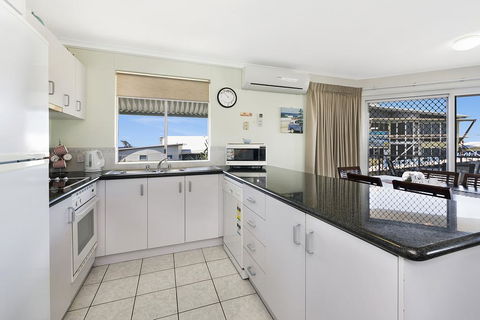 Surfcomber On The Beach - Accommodation VIC 2