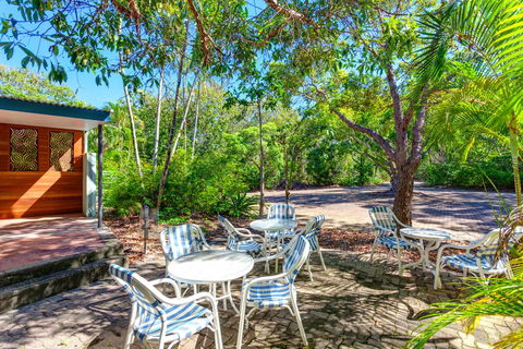 Surfside Beach House 17 - Rainbow Shores, Swimming Pool, 2 Minute Walk To Beach, Air Conditioning, Relax Here - Accommodation VIC 2